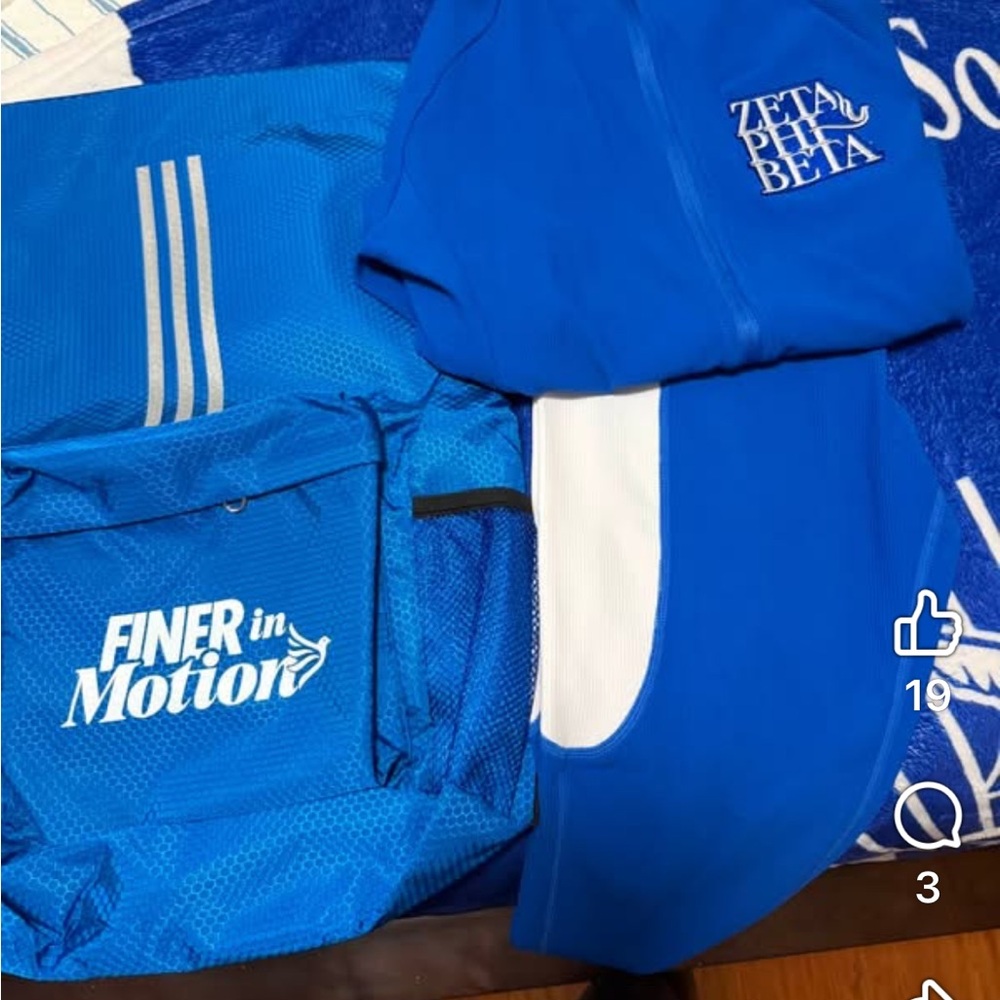 Zeta Finer Box – Size Medium (Brand New) Royal Blue & White in color
